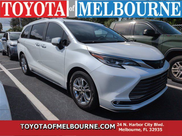 Used 2022 Toyota Sienna Platinum AWD/4WD image 1