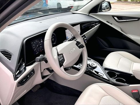 Used 2023 Kia Niro Wind w/ Wind Preserve Package FWD image 8