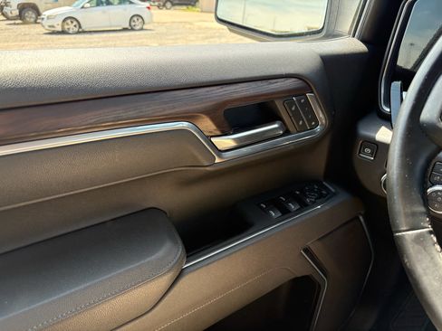Used 2025 GMC Sierra 1500 SLT AWD/4WD image 19