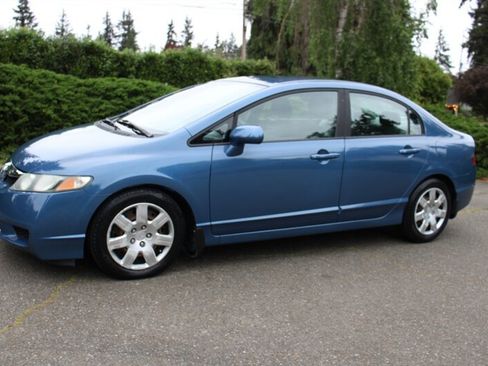 Used 2010 Honda Civic LX image 1