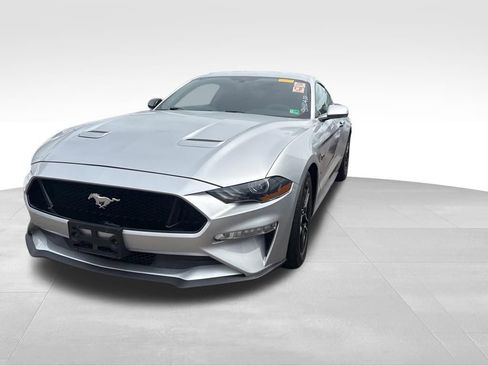 Used 2019 Ford Mustang GT w/ Equipment Group 301A RWD image 2