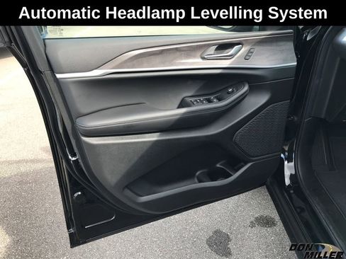 New 2025 Jeep Grand Cherokee Limited w/ Black Appearance Package image 10