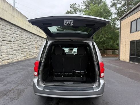 Used 2017 Dodge Grand Caravan SE FWD image 34
