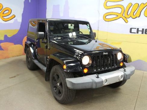 Used 2012 Jeep Wrangler Sahara w/ Dual Top Group AWD/4WD image 2