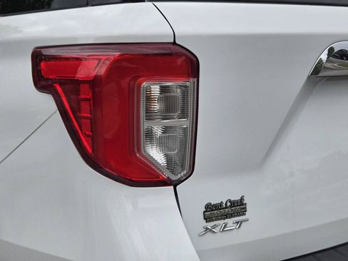 Used 2020 Ford Explorer XLT AWD/4WD image 9