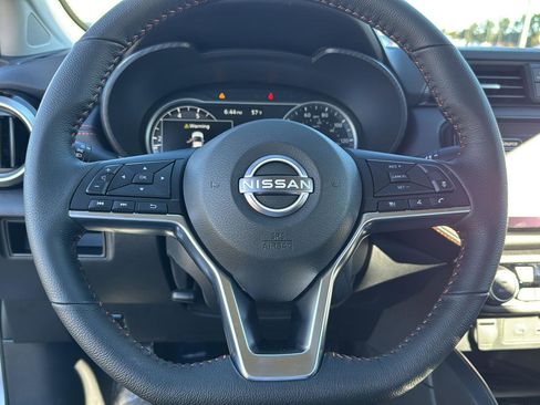 New 2025 Nissan Versa SR w/ Trunk Package image 17