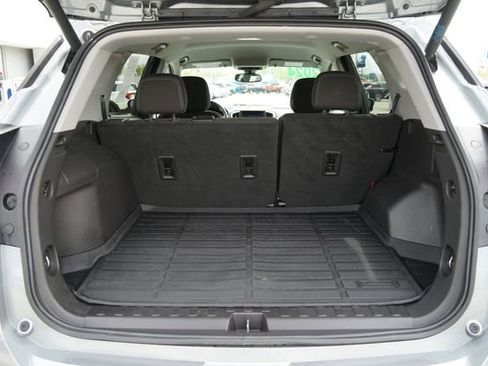 Used 2024 GMC Terrain SLE w/ Driver Convenience Package FWD image 7