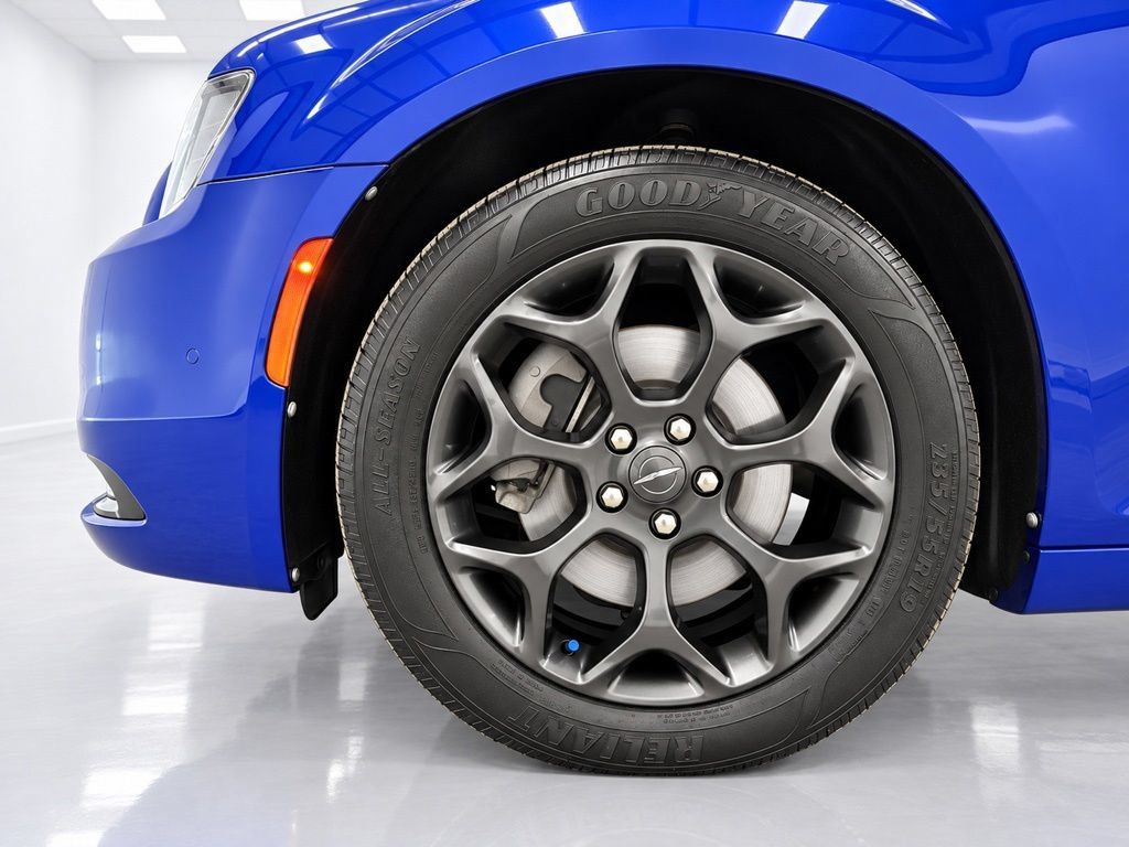 Used 2019 Chrysler 300 S w/ 300S Premium Group 2 AWD/4WD image 10