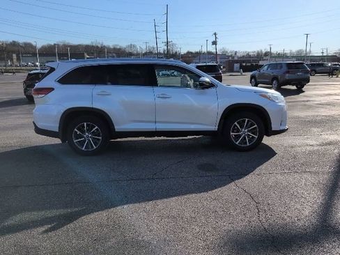 Used 2019 Toyota Highlander XLE image 14