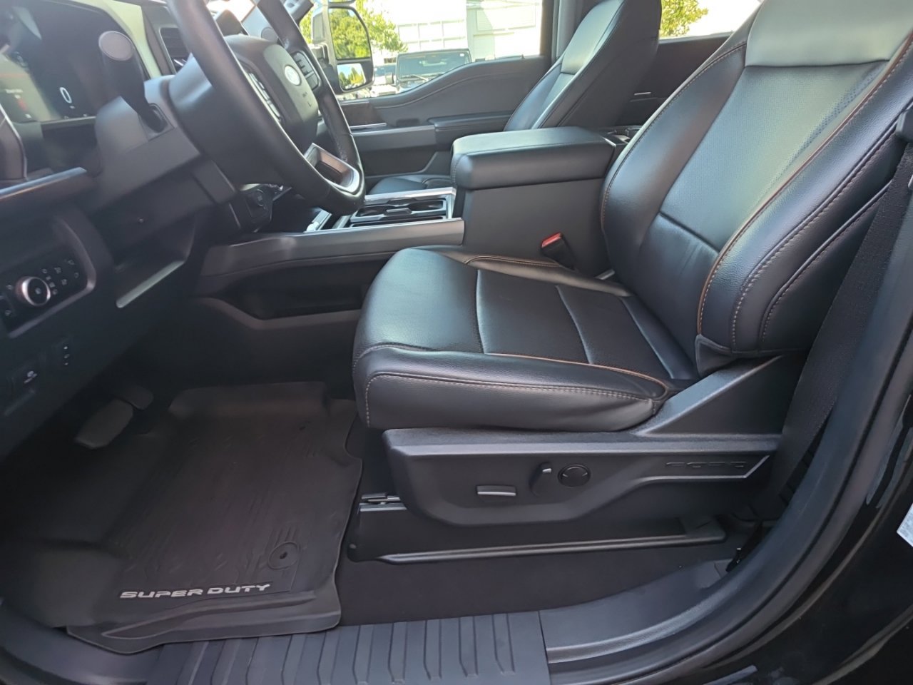 Used 2025 Ford F350 Lariat w/ Lariat Ultimate Package AWD/4WD image 34
