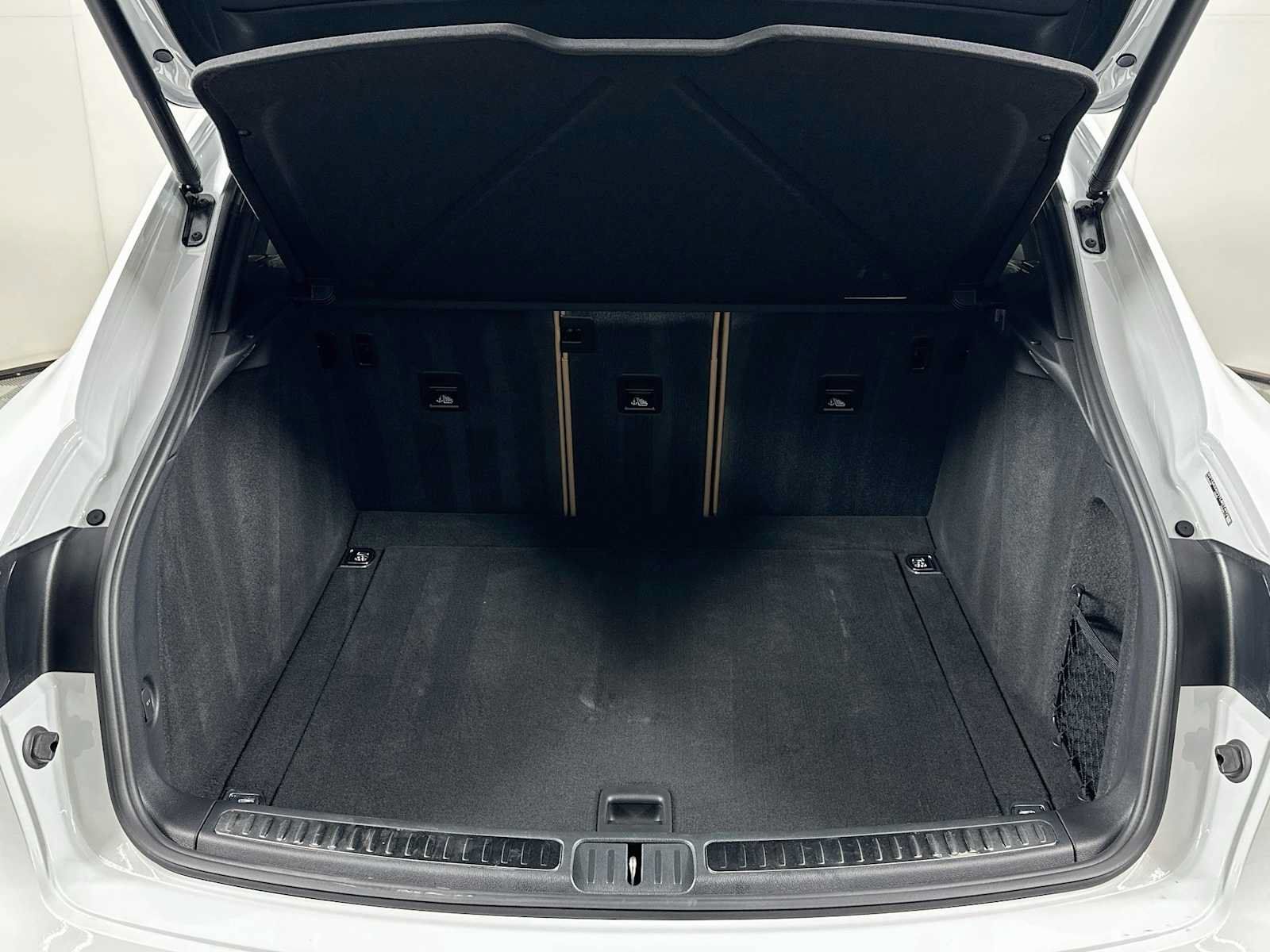 Certified 2026 Porsche Macan AWD/4WD image 27