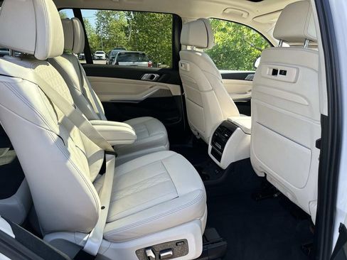 Used 2022 BMW X7 xDrive40i w/ Premium Package AWD/4WD image 39