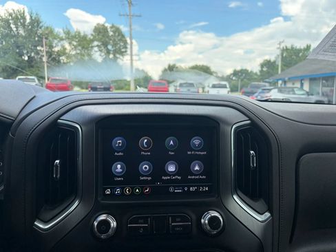 Used 2023 GMC Sierra 2500 Denali w/ Denali Black Diamond Edition AWD/4WD image 13