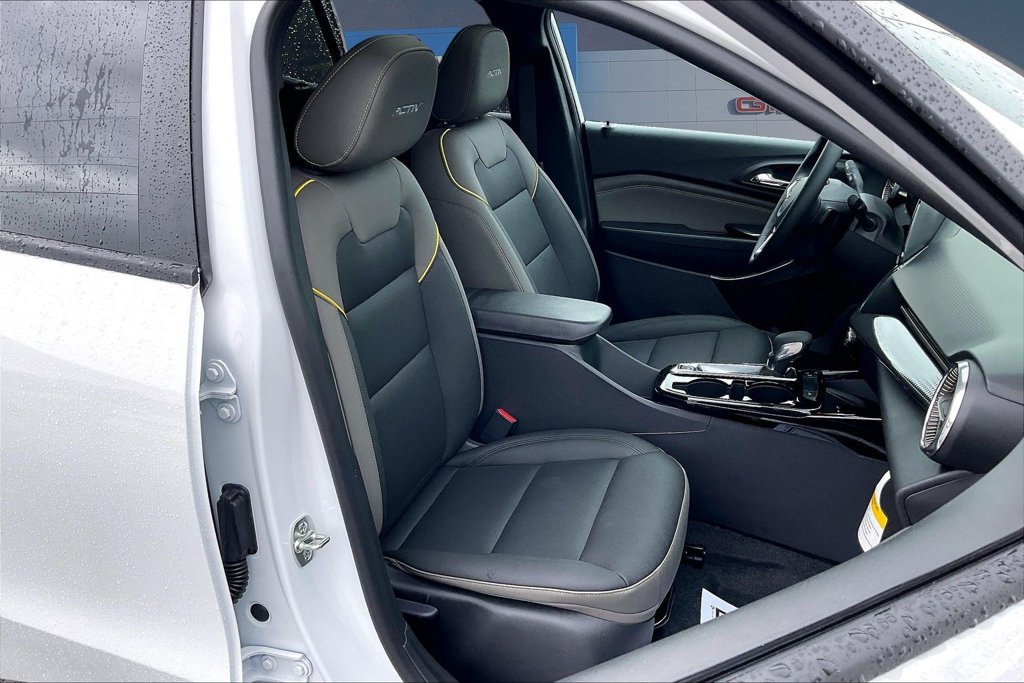New 2026 Chevrolet Trax ACTIV w/ Sunroof Package FWD image 9