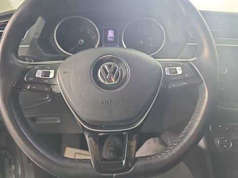 Used 2018 Volkswagen Tiguan SE w/ Panoramic Sunroof Package AWD/4WD image 25