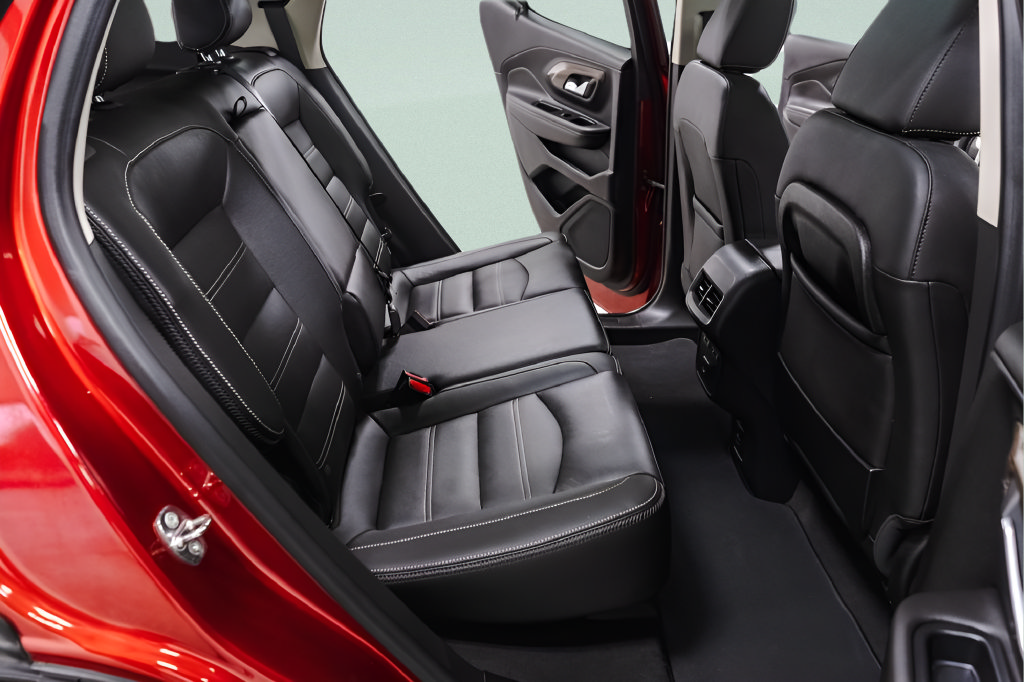Used 2024 GMC Terrain Denali w/ Denali Premium Package AWD/4WD image 19