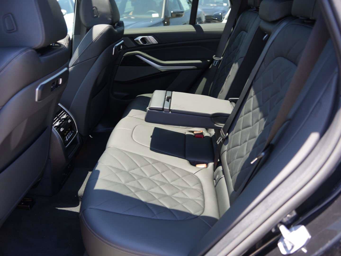 Used 2026 BMW X5 sDrive40i w/ M Sport Package RWD image 11
