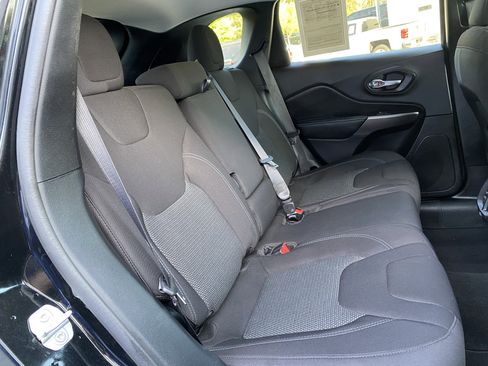 Used 2020 Jeep Cherokee Latitude FWD image 33