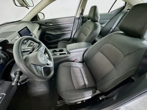 Used 2025 Nissan Altima 2.5 SV image 13