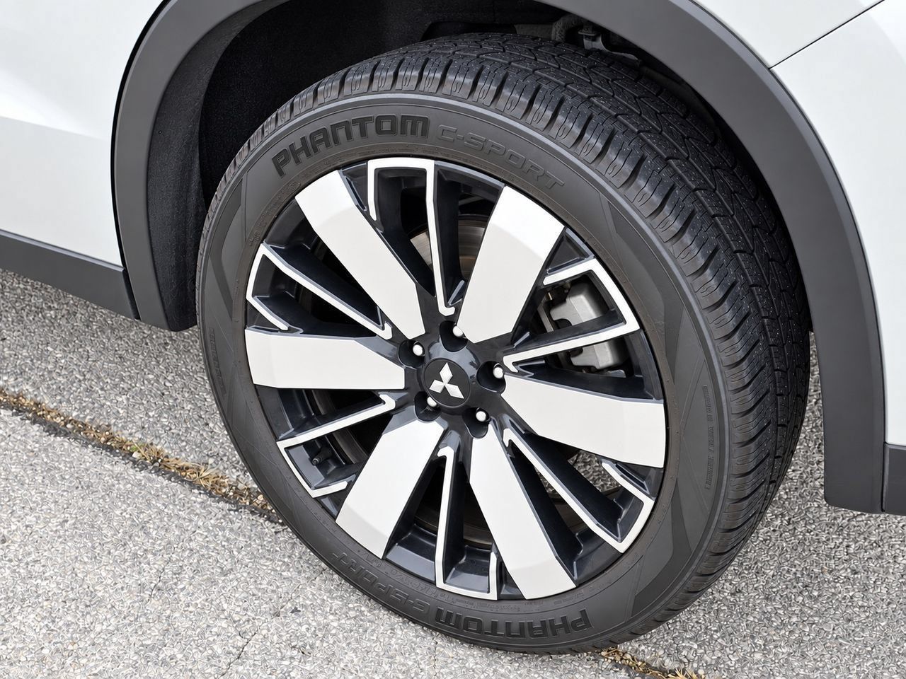 Used 2025 Mitsubishi Outlander SE AWD/4WD image 12