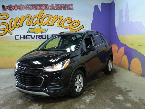 Used 2020 Chevrolet Trax LT image 2