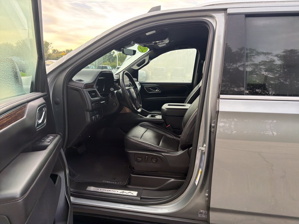 Used 2023 Chevrolet Suburban High Country AWD/4WD image 12
