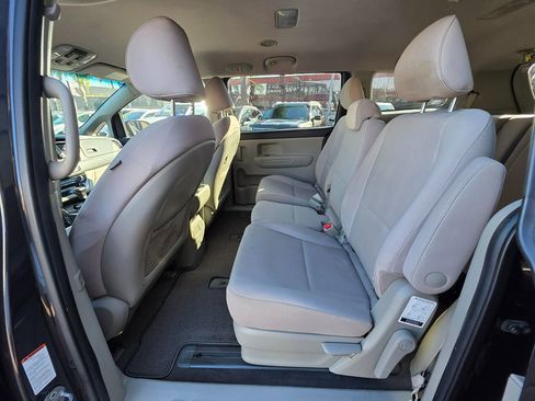 Used 2019 Kia Sedona LX image 26