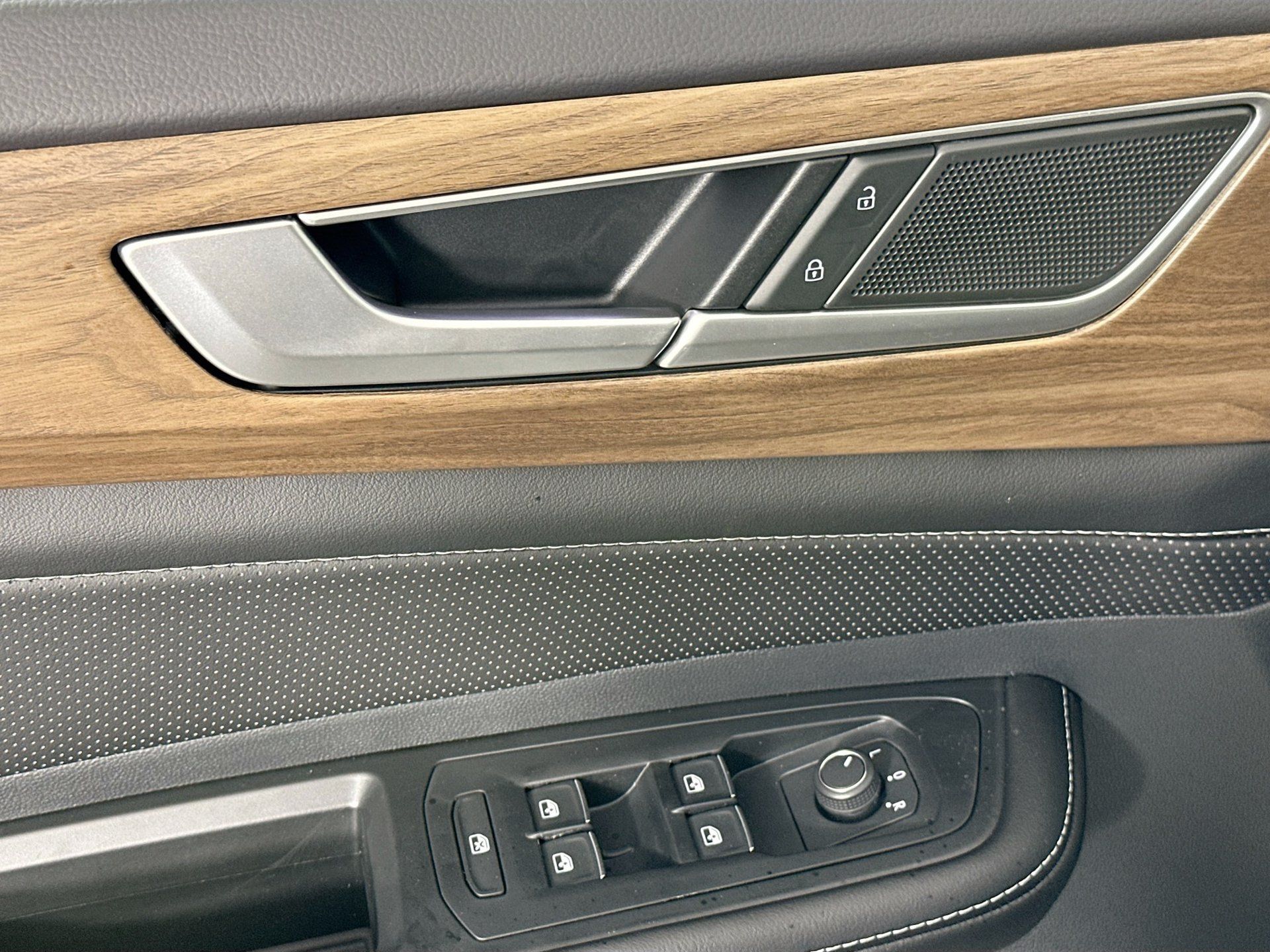 Certified 2026 Volkswagen Atlas SE FWD image 16