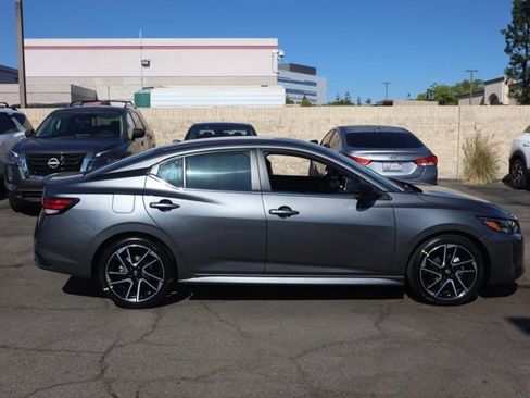 New 2025 Nissan Sentra 2.0 SR image 3