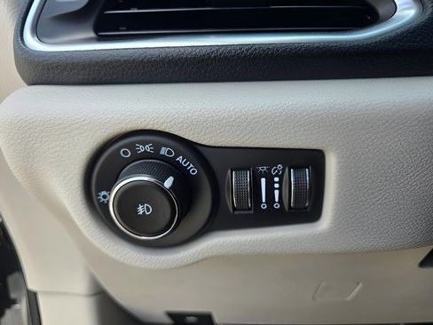 Used 2023 Chrysler Pacifica Limited image 20