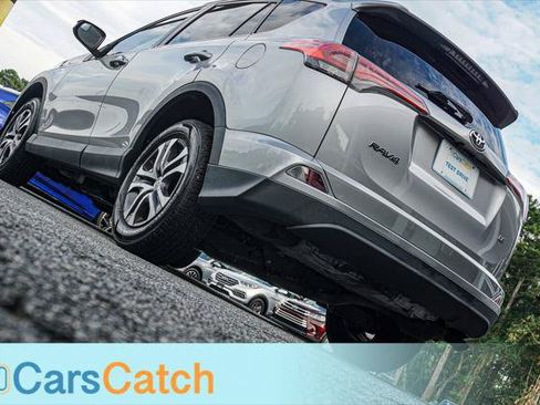 Used 2016 Toyota RAV4 LE FWD image 12