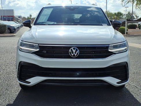 Certified 2022 Volkswagen Tiguan SE R-Line image 2