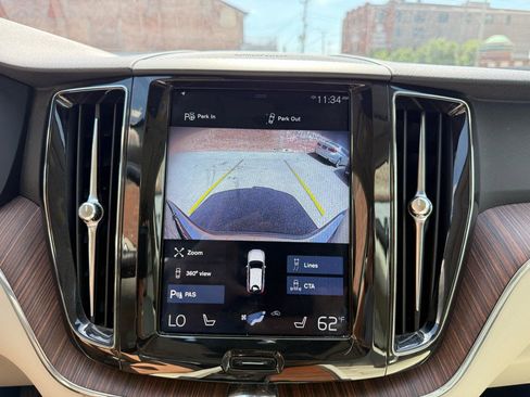 Used 2019 Volvo XC60 T6 Momentum w/ Advanced Package AWD/4WD image 12