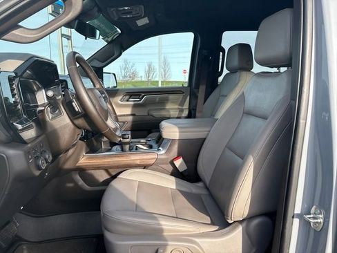 Used 2024 Chevrolet Silverado 1500 LT Trail Boss w/ Convenience Package II image 9