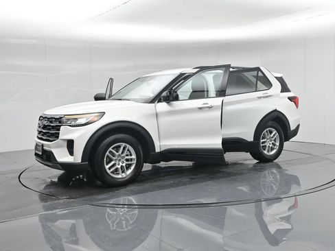 New 2026 Ford Explorer Active RWD image 5