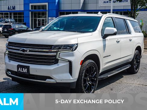 Used 2022 Chevrolet Suburban LT w/ LT Signature Package AWD/4WD image 4