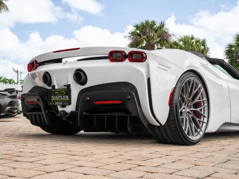 Used 2022 Ferrari SF90 Spider image 13