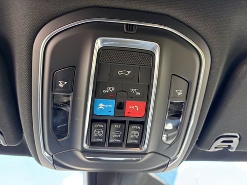 Used 2024 Jeep Wagoneer Series II AWD/4WD image 24