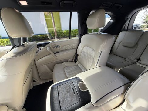 Used 2024 INFINITI QX80 Sensory image 4