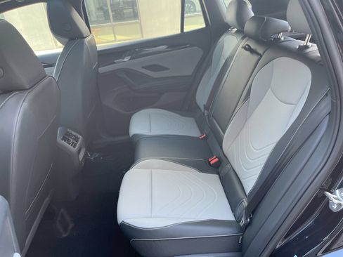 New 2026 Volkswagen Tiguan SE R-Line FWD image 23