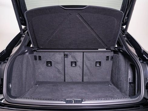 Certified 2025 Porsche Macan image 28