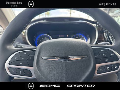 Used 2023 Chrysler Pacifica Limited FWD image 24
