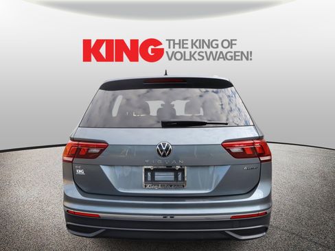 Certified 2022 Volkswagen Tiguan SE w/ Panoramic Sunroof Package AWD/4WD image 4