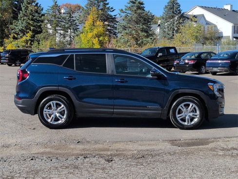 Used 2023 GMC Terrain SLE w/ Driver Convenience Package image 9