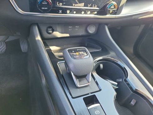 Used 2024 Nissan Rogue SV AWD/4WD image 34