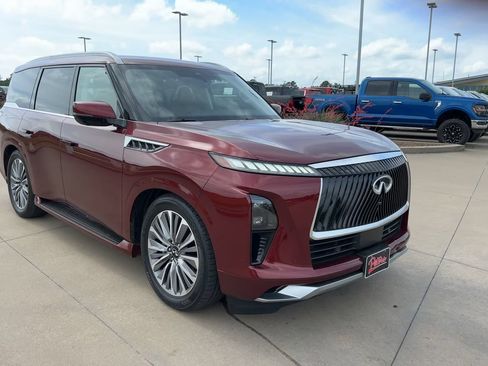 Used 2025 INFINITI QX80 Sensory AWD/4WD image 3