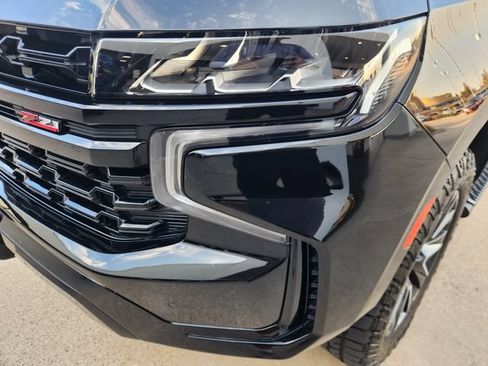 Used 2023 Chevrolet Tahoe Z71 w/ Luxury Package AWD/4WD image 7