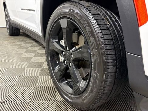 Certified 2023 Jeep Grand Cherokee L Laredo image 10