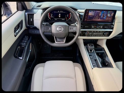 New 2026 Nissan Pathfinder SL FWD image 31
