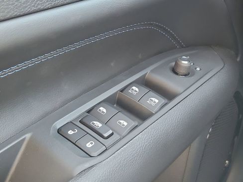 New 2026 Jeep Compass Latitude image 33